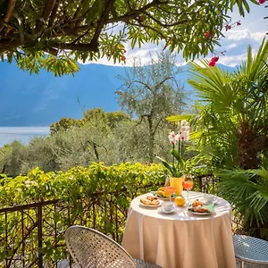 Silvana Garnì 2* Limone sul Garda